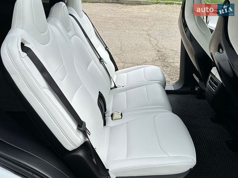 Позашляховик / Кросовер Tesla Model X 2017 в Львові