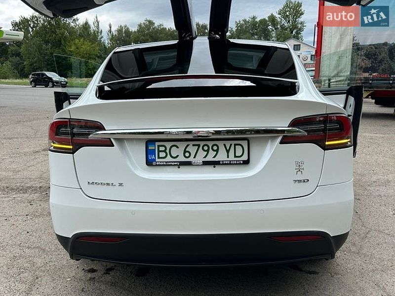 Позашляховик / Кросовер Tesla Model X 2017 в Львові