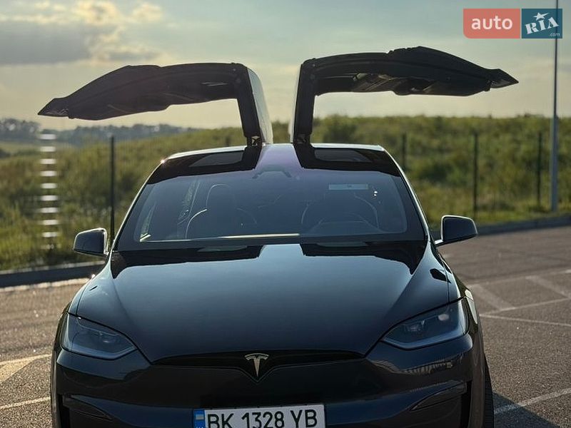 Tesla Model X 2024