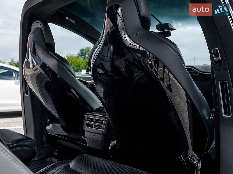 Позашляховик / Кросовер Tesla Model X 2016 в Києві
