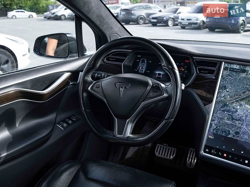 Позашляховик / Кросовер Tesla Model X 2016 в Києві