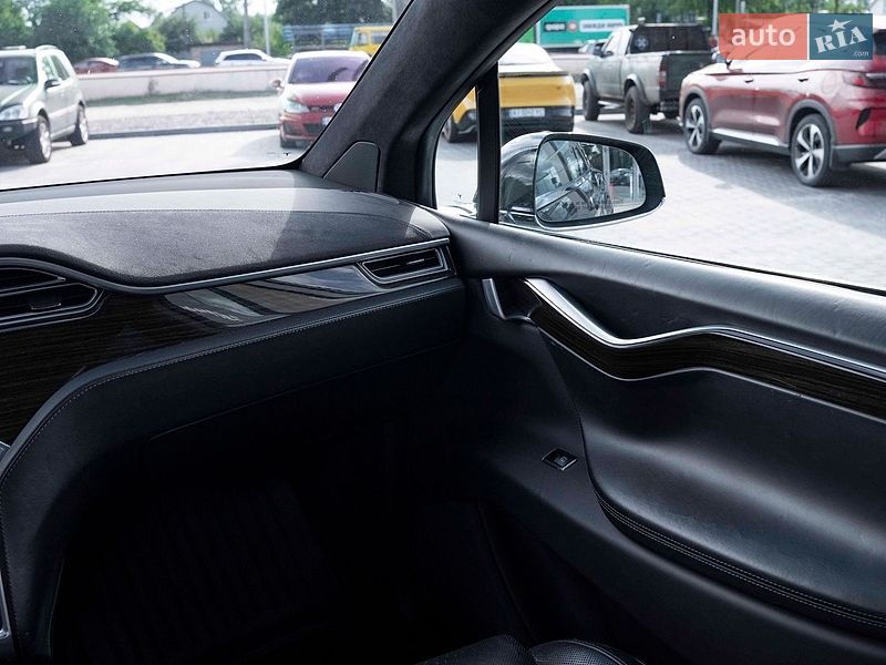 Позашляховик / Кросовер Tesla Model X 2016 в Києві