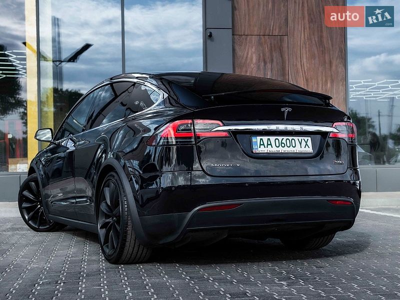 Позашляховик / Кросовер Tesla Model X 2016 в Києві