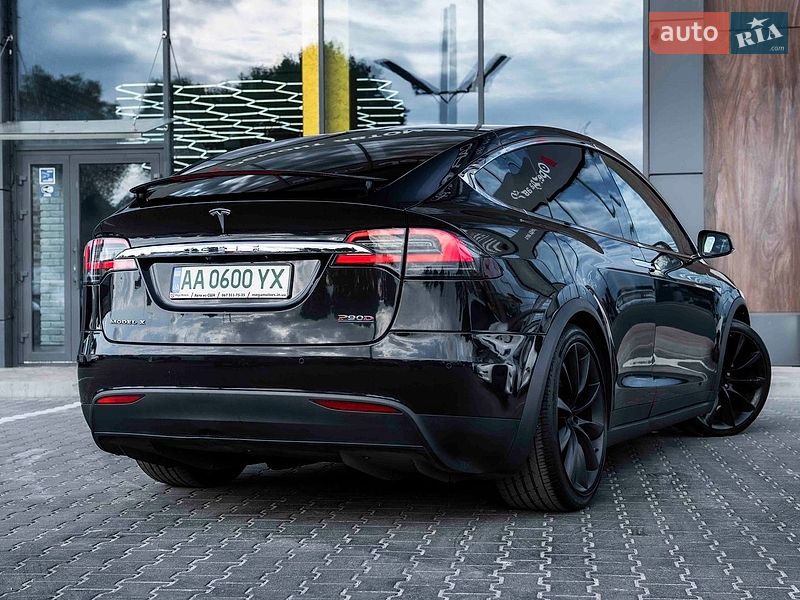 Позашляховик / Кросовер Tesla Model X 2016 в Києві