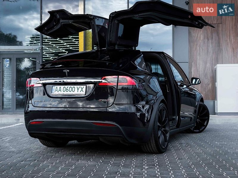 Позашляховик / Кросовер Tesla Model X 2016 в Києві