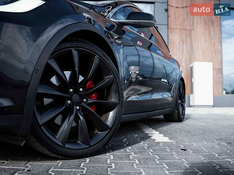Позашляховик / Кросовер Tesla Model X 2016 в Києві