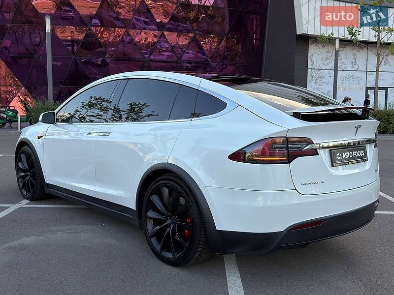Позашляховик / Кросовер Tesla Model X 2017 в Києві