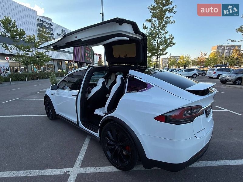 Позашляховик / Кросовер Tesla Model X 2017 в Києві