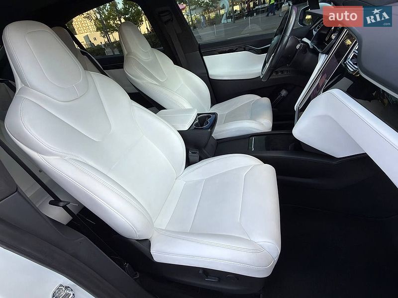 Позашляховик / Кросовер Tesla Model X 2017 в Києві