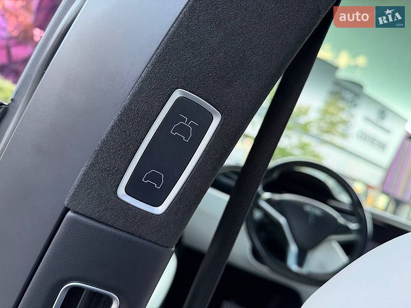 Позашляховик / Кросовер Tesla Model X 2017 в Києві
