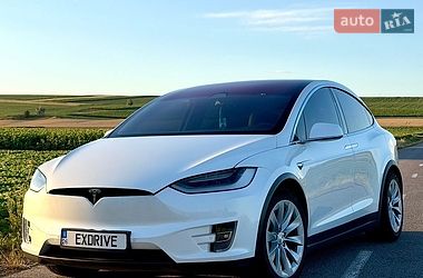Tesla Model X  2019