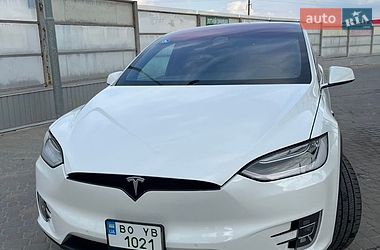 Tesla Model X  2020