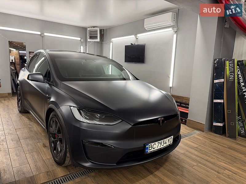 Tesla Model X 2024