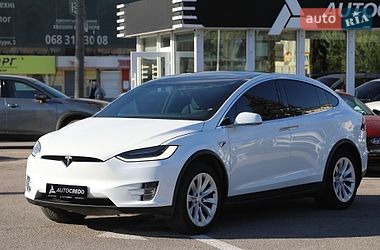 Tesla Model X 2019