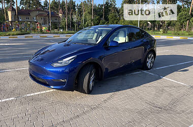 Tesla Model Y  2021