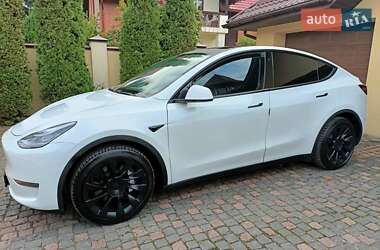 Tesla Model Y  2020