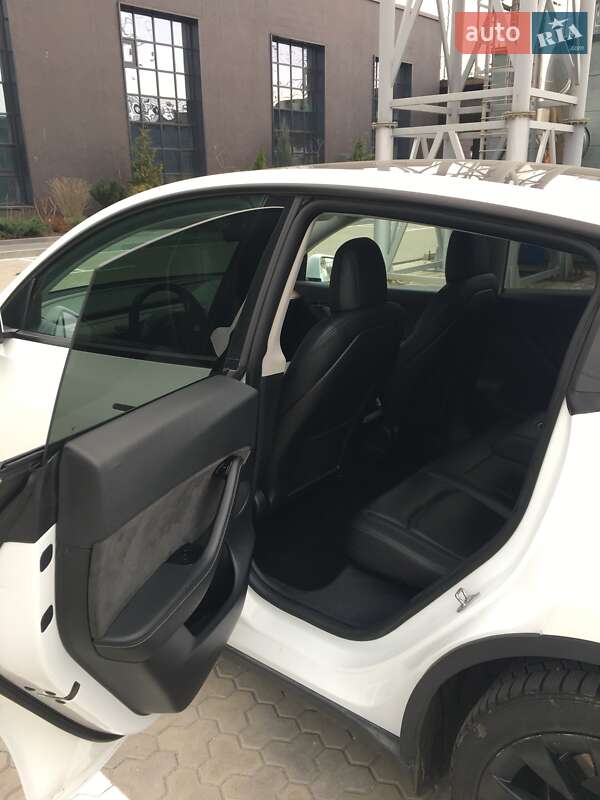 Позашляховик / Кросовер Tesla Model Y 2020 в Києві фото 12 Позашляховик / Кросовер Tesla Model Y 2020 в Києві