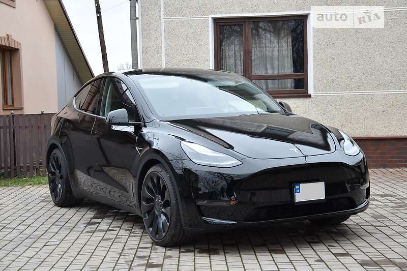 Седан Tesla Model Y