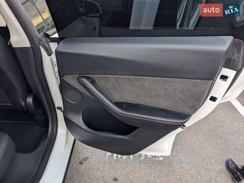 Позашляховик / Кросовер Tesla Model Y 2021 в Черкасах фото 17 Позашляховик / Кросовер Tesla Model Y 2021 в Черкасах