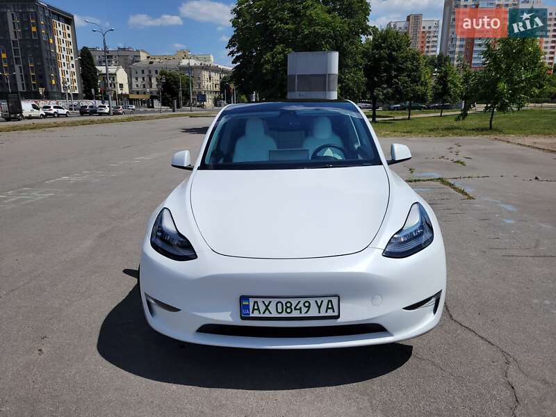 Tesla Model Y 2021