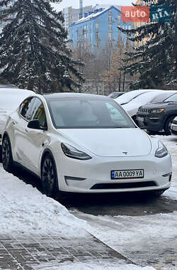 Tesla Model Y  2020