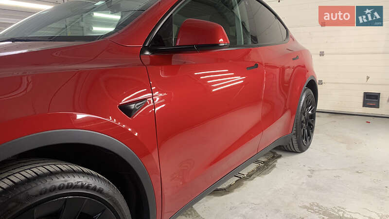 Внедорожник / Кроссовер Tesla Model Y 2023 в Киеве