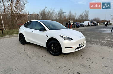 Tesla Model Y  2021