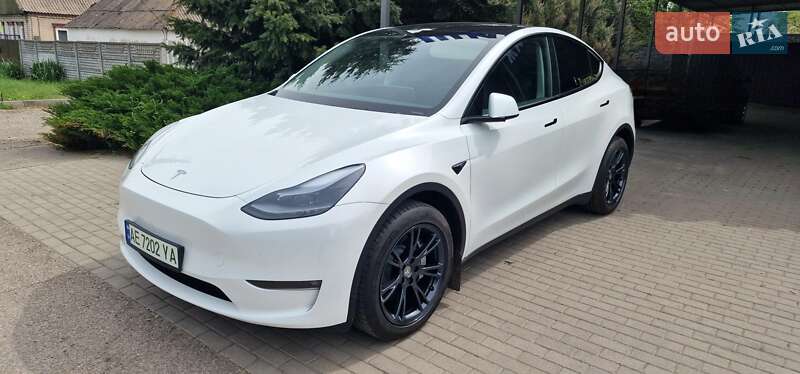 Легкові Tesla Model Y