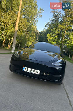 Tesla Model Y  2021