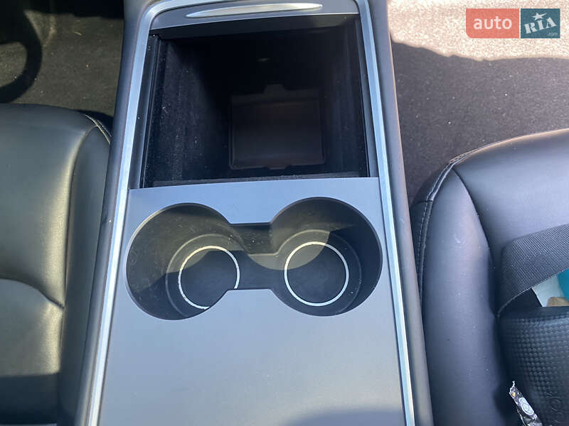 Внедорожник / Кроссовер Tesla Model Y 2021 в Киеве