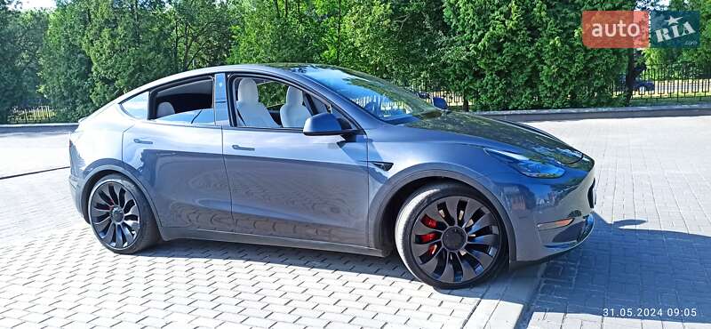 Tesla Model Y 2022