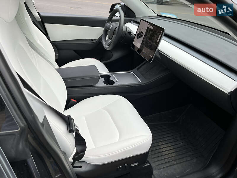 Внедорожник / Кроссовер Tesla Model Y 2021 в Киеве