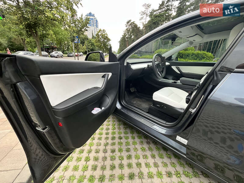 Внедорожник / Кроссовер Tesla Model Y 2021 в Киеве