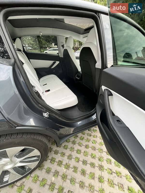 Внедорожник / Кроссовер Tesla Model Y 2021 в Киеве