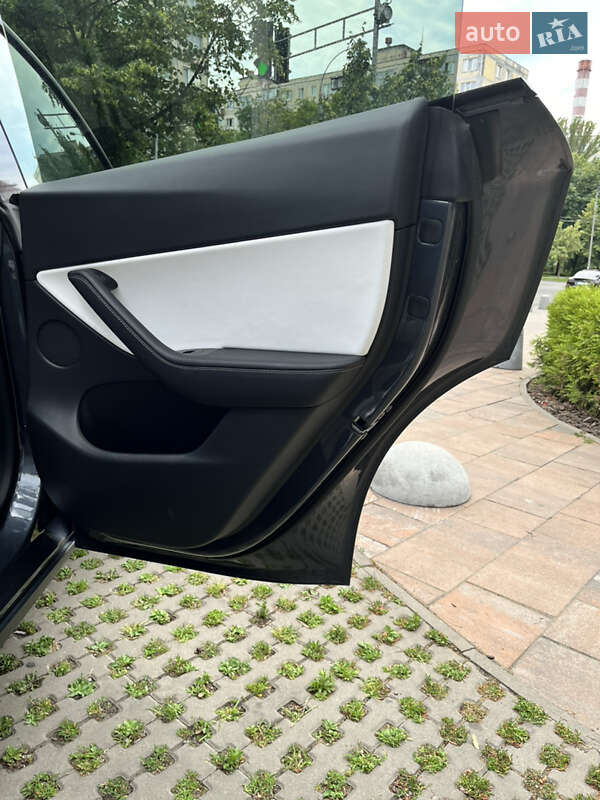Внедорожник / Кроссовер Tesla Model Y 2021 в Киеве