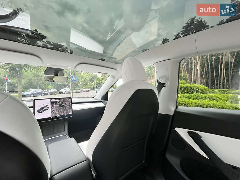 Внедорожник / Кроссовер Tesla Model Y 2021 в Киеве