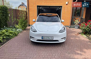 Tesla Model Y  2021