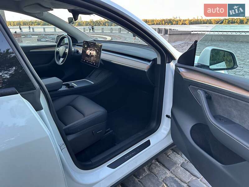 Внедорожник / Кроссовер Tesla Model Y 2022 в Киеве