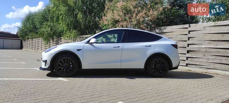 Внедорожник / Кроссовер Tesla Model Y 2020 в Киеве