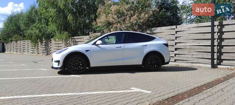 Внедорожник / Кроссовер Tesla Model Y 2020 в Киеве