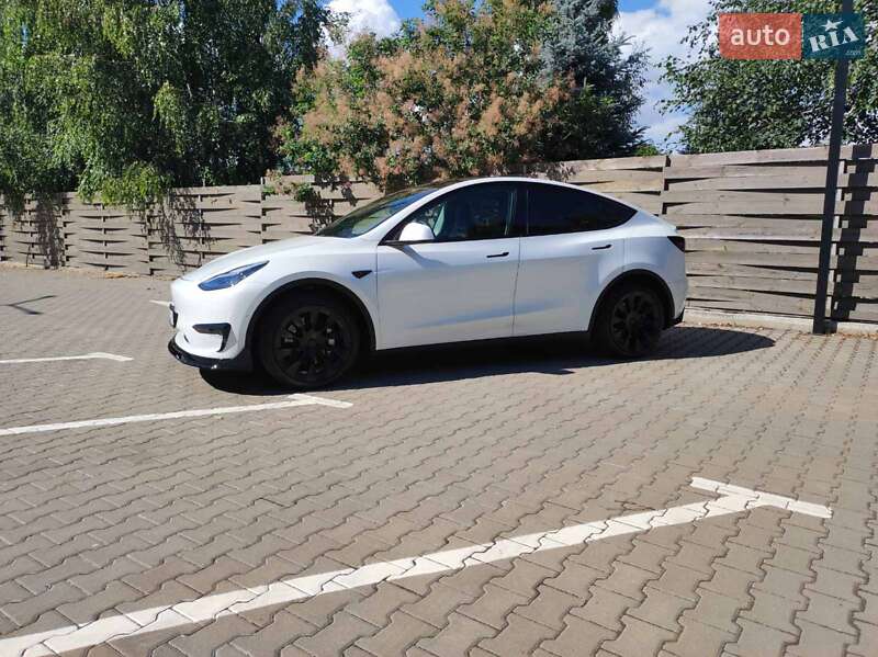 Внедорожник / Кроссовер Tesla Model Y 2020 в Киеве