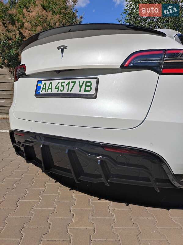 Внедорожник / Кроссовер Tesla Model Y 2020 в Киеве