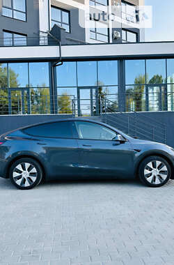 Tesla Model Y  2022