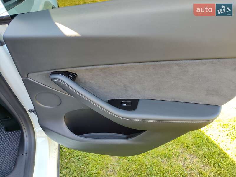 Позашляховик / Кросовер Tesla Model Y 2020 в Кам'янець-Подільському