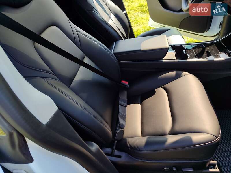 Позашляховик / Кросовер Tesla Model Y 2020 в Кам'янець-Подільському