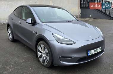 Tesla Model Y  2024