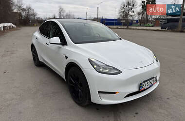 Tesla Model Y  2024