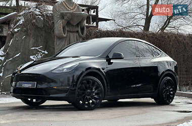 Tesla Model Y  2023