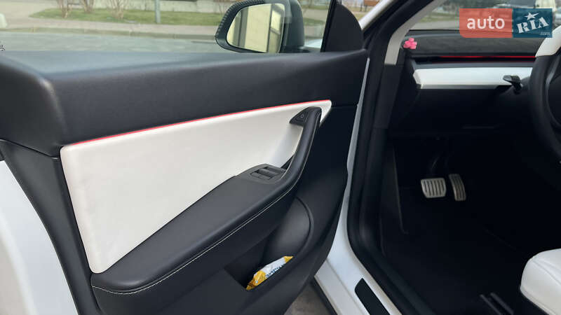 Позашляховик / Кросовер Tesla Model Y 2021 в Києві фото 12 Позашляховик / Кросовер Tesla Model Y 2021 в Києві