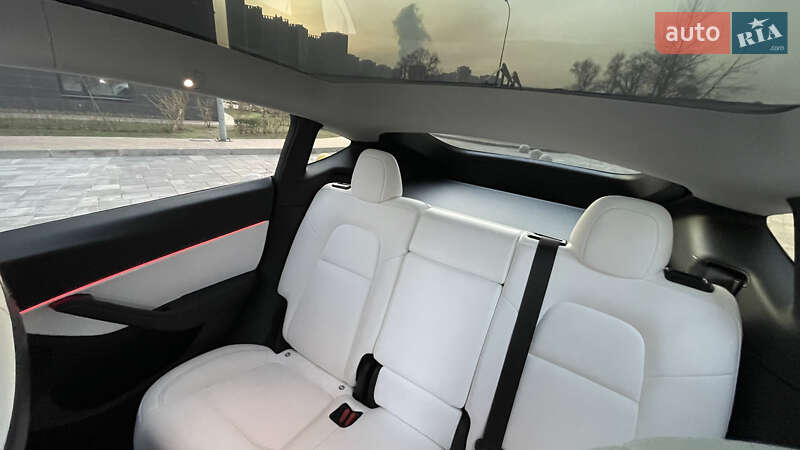 Позашляховик / Кросовер Tesla Model Y 2021 в Києві фото 17 Позашляховик / Кросовер Tesla Model Y 2021 в Києві